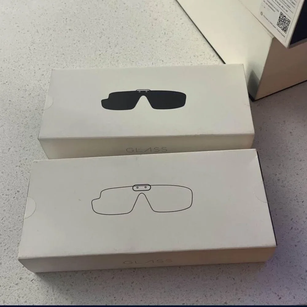 Google‎ Glass Explorer Edition Bundle +Yearbook